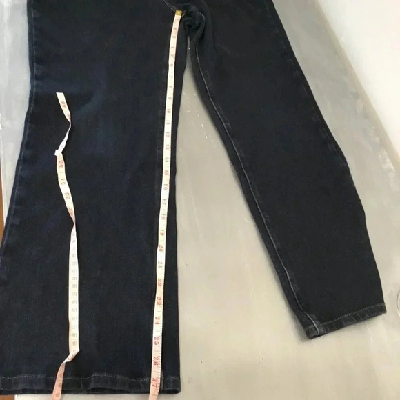 LL Bean Classic Fit Women's Size 16 Blue Denim Jeans Item 275491 - Picture 6 of 12